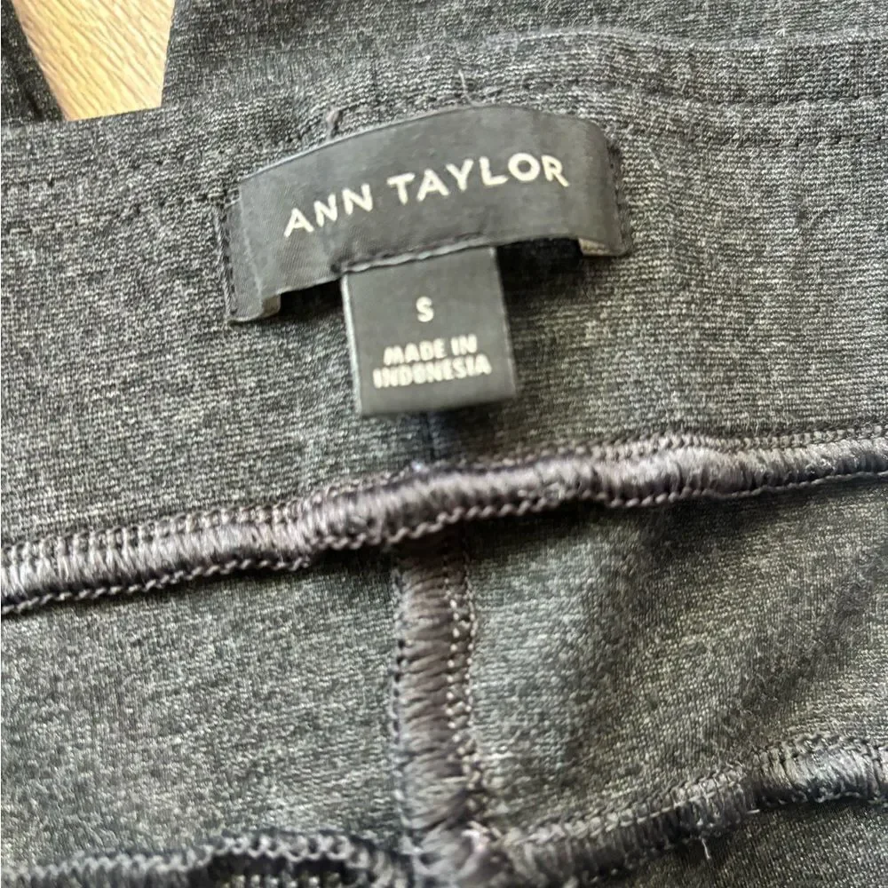 Ann Taylor ankle cropped stretch pants charcoal/grey Size small